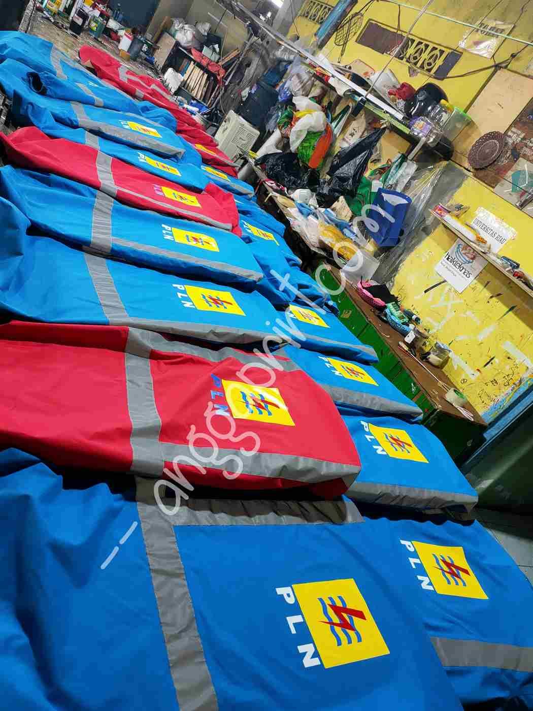 Sablon Jas Hujan Custom, Branding Tahan Hujan untuk Promosi dan Armada (1)