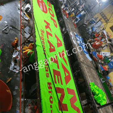 Cetak Spanduk Custom, Tahan Cuaca, Warna Tajam, Pengerjaan Cepat