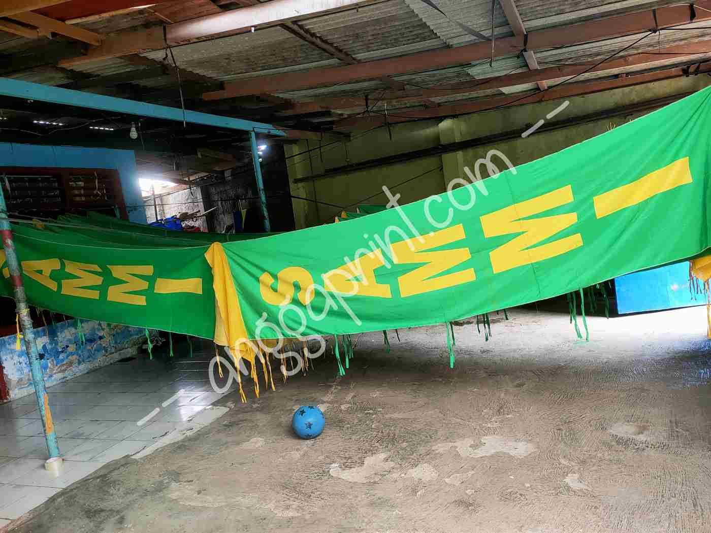 Jasa Sablon Umbul-Umbul Custom: Warna Tajam, Tahan Cuaca, Harga Grosir (2)
