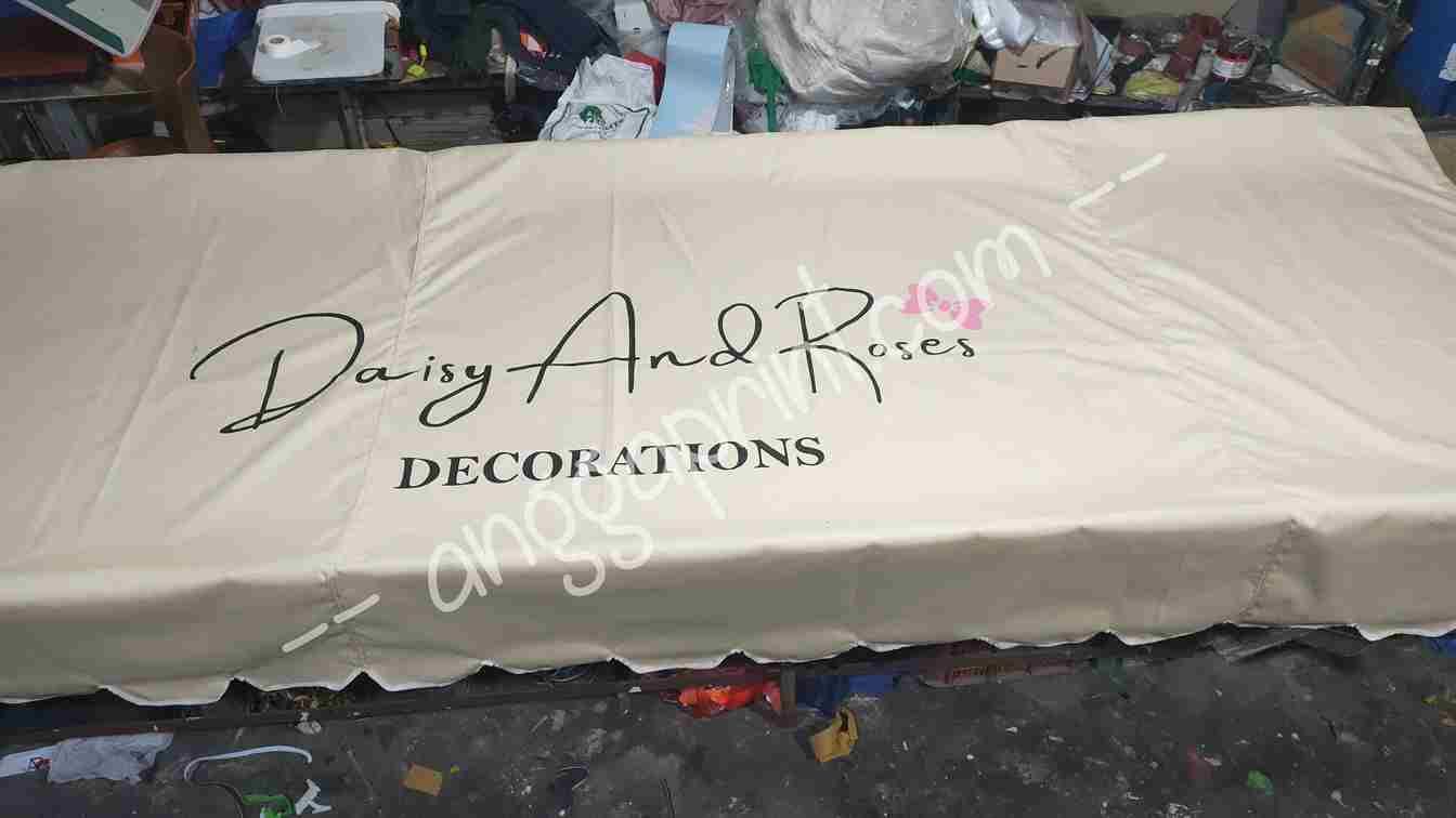 Sablon Tenda Custom, Tahan Cuaca, Branding Tajam, Siap Pakai